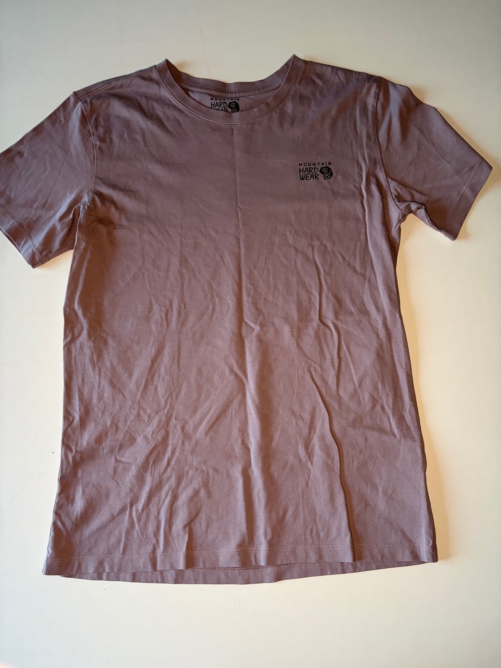 Mountain hardwear women’s medium purple short sleeve logo tee shirt front back